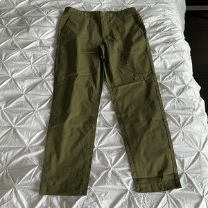 Everlane Chino Pants in Olive Green - 32x30